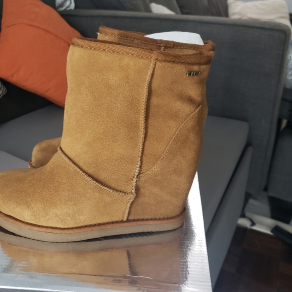 Beautiful Wedge boots - Picture 9 of 13